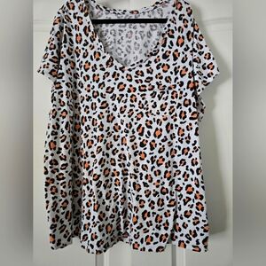 Torrid v-neck gray and coral animal print T-shirt Size 5